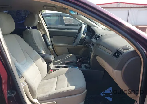 2011 Ford Fusion S z USA, uszkodzony, nr VIN 3FAHP0GA3BR242352